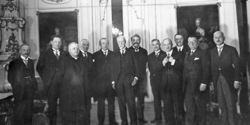 Prezident Tomáš Garrigue Masaryk s odstupující vládou premiéra Františka Udržala na Pražském hradě