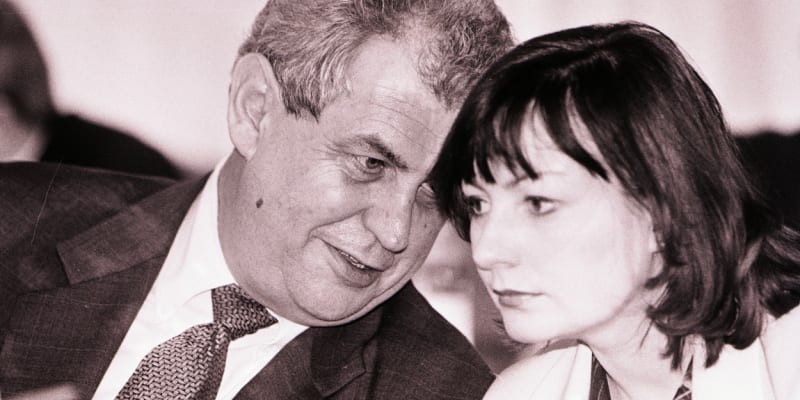 Premiér Miloš Zeman a jeho manželka Ivana na sjezdu ČSSD (1999).