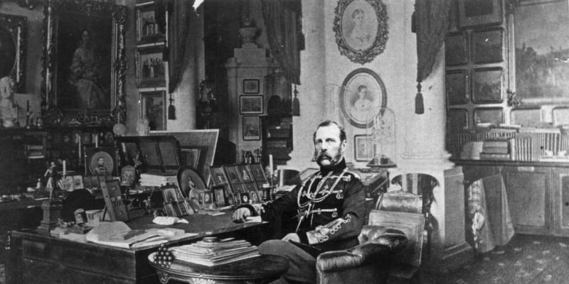 Alexandr II. ve své pracovně (kolem roku 1875