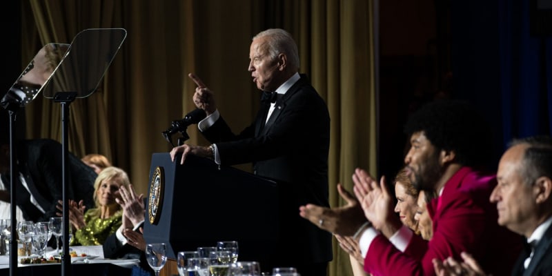 Večeře pořádaná sdružením zpravodajů v Bílém domě a americký prezident Joe Biden