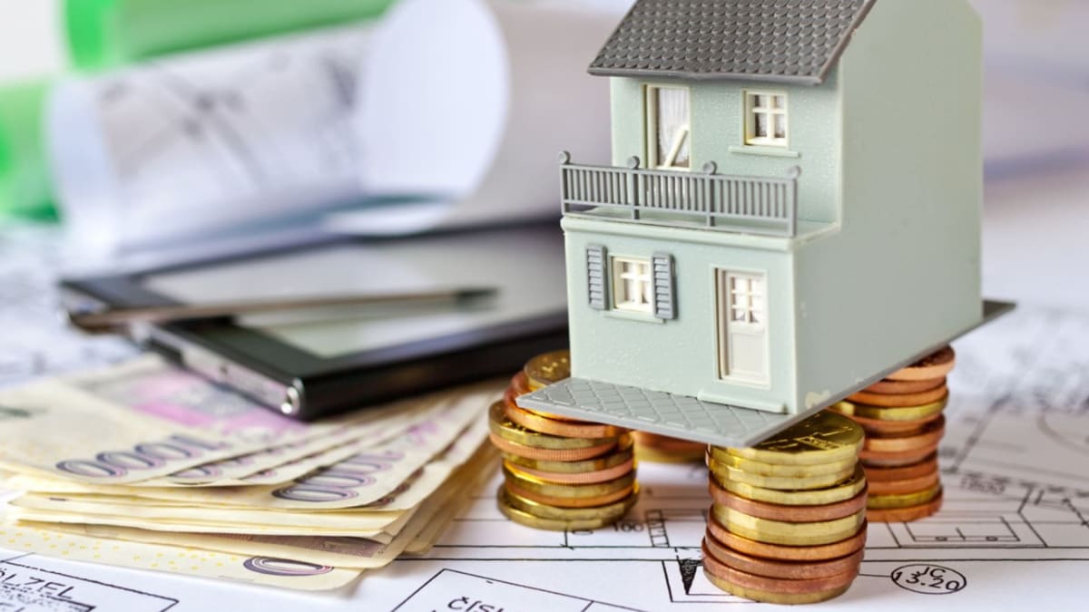 V případě, že si chce někdo pořídit dům nebo byt na hypotéku, potřebuje k tomu výrazně více našetřených financí než dříve. (Ilustrační foto)