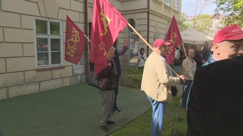 Komunisté se při příležitosti Svátku práce sešli na pražském Střeleckém ostrově (1. 5. 2023).