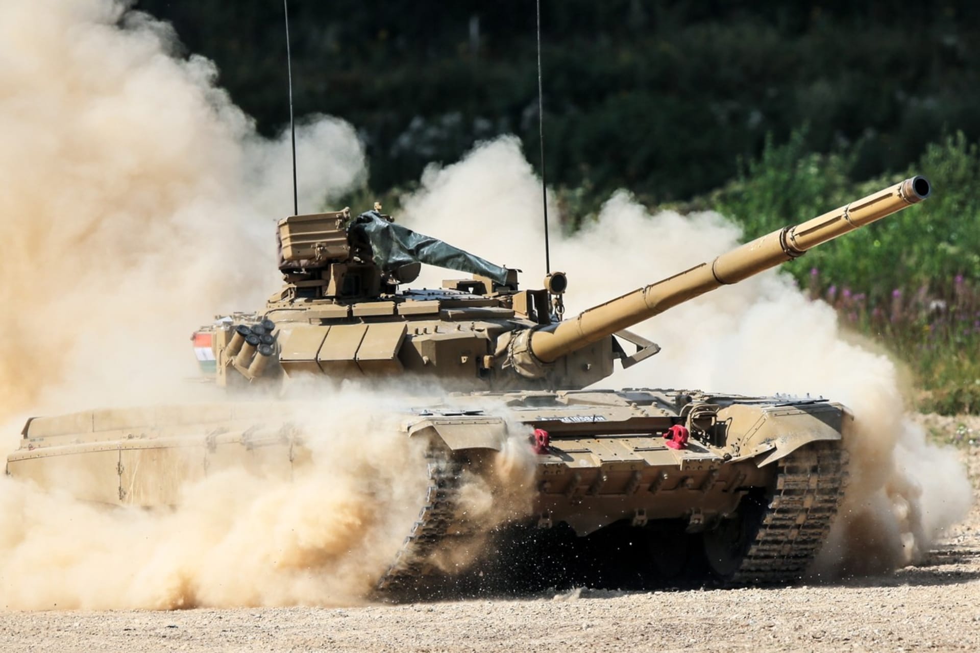 T-90S je exportní vylepšenou verzí moderního tanku T-90.