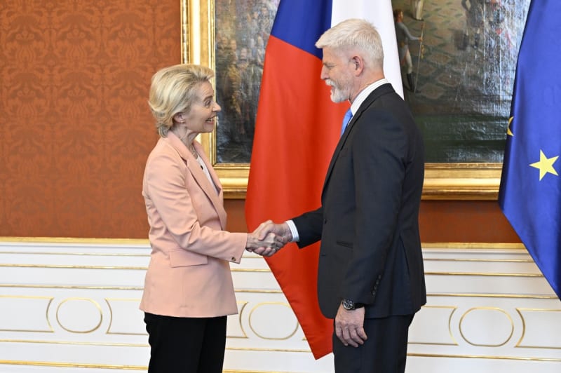Prezident Petr Pavel se setkal s předsedkyní Evropské komise (EK) Ursulou von der Leyenovou, 2. května 2023, Pražský hrad, Praha.