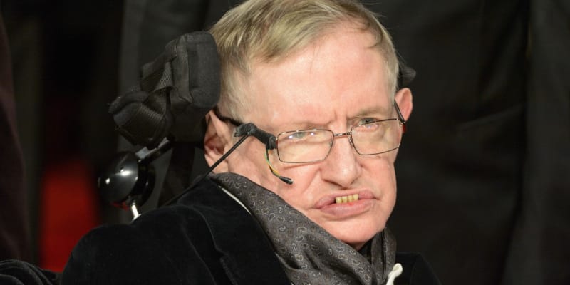 Sexuálních orgií organizovaných přímo Epsteinem se měl účastnit také slavný fyzik Stephen Hawking.