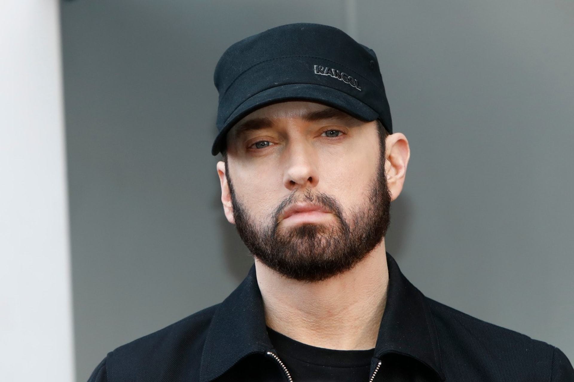 Rapper Eminem vyzval republikánského kandidáta, aby nepoužíval jeho hudbu v předvolební kampani.