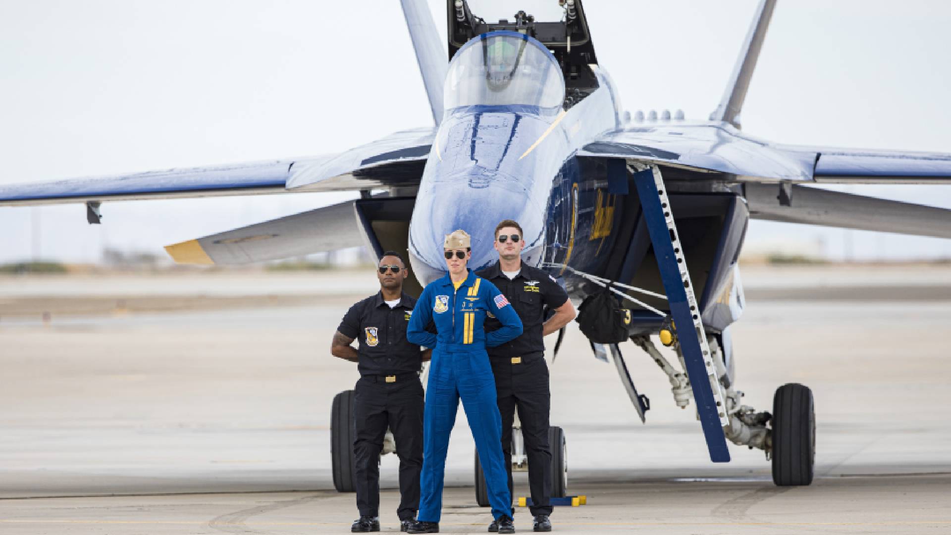 Amanda Lee, první pilotka předváděcí letky Super Hornetů 
