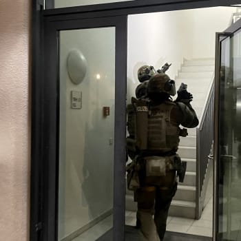 Německá policie provádí rozsáhlý zásah proti italské mafii 'Ndranghetě. 