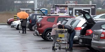 V Polsku nakupuje téměř 200 tisíc Čechů. Průzkum ukázal, pro které potraviny nejčastěji míří