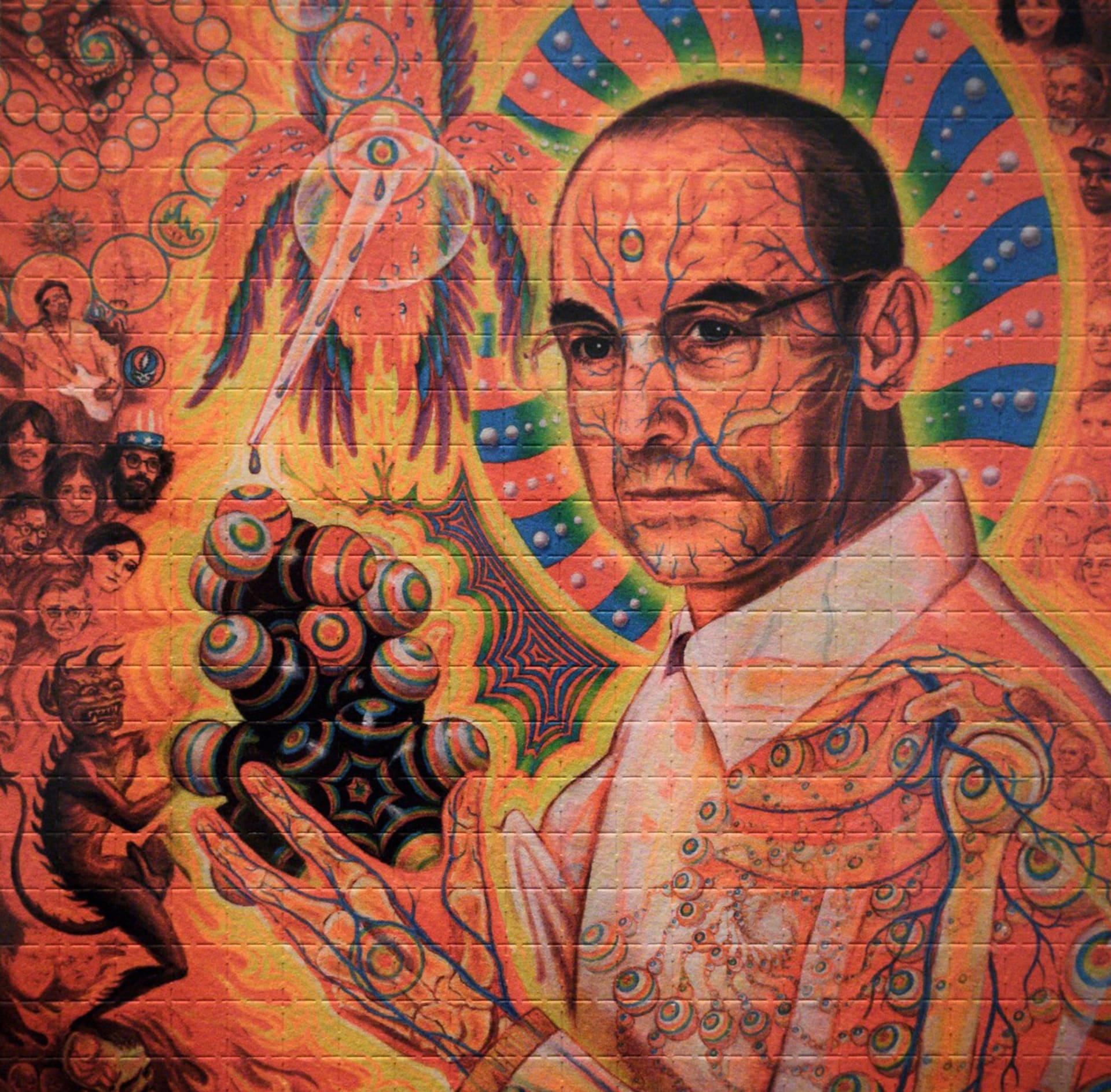 Psychoaktivní účinky LSD doktor Albert Hofmann poprvé experimentálně vyzkoušel před osmdesáti lety. Tehdy si naordinoval 250 mikrogramů LSD, sedl na kolo a vyrazil směrem k domovu.
