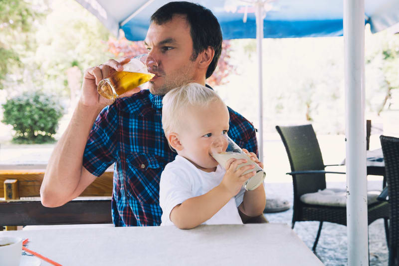 Alkohol by si v jistém obdobé měli odpustit i tatínkové