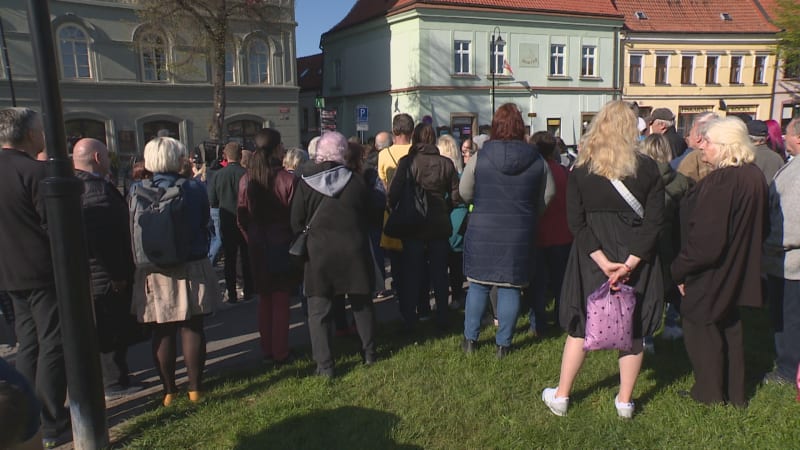 Protestující proti vysokým nedoplatkům za energie ve Slaném