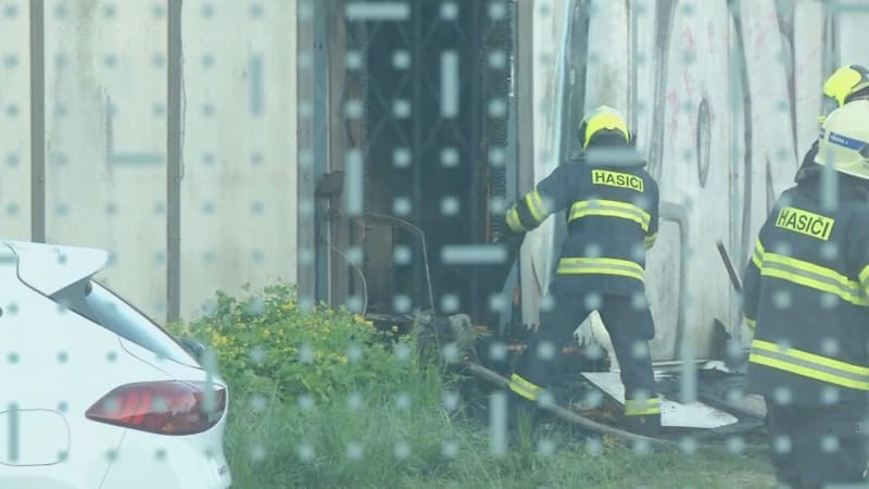 Při tragickém požáru v Brně zemřelo osm lidí.