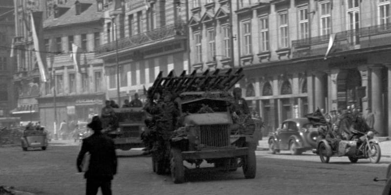 V Praze se 5.května 1945 bojem o rozhlas rozhořelo povstání.