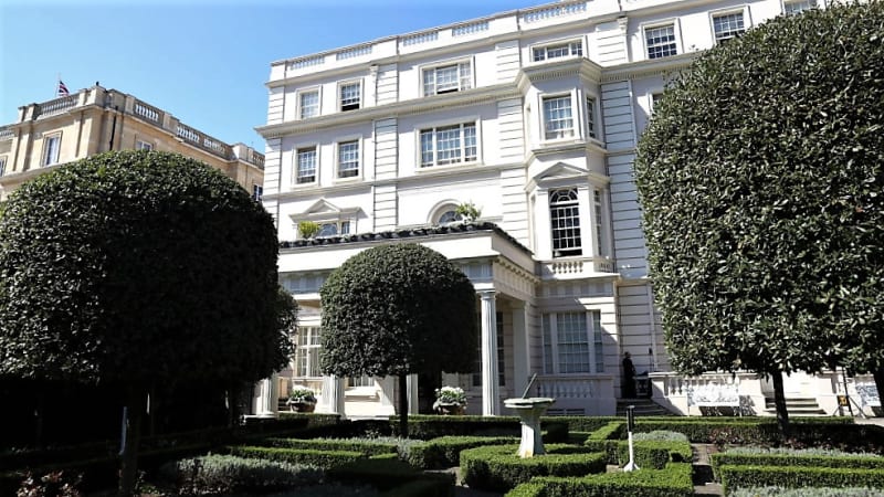 Karel III. bydlí v londýnské královské rezidenci Clarence House