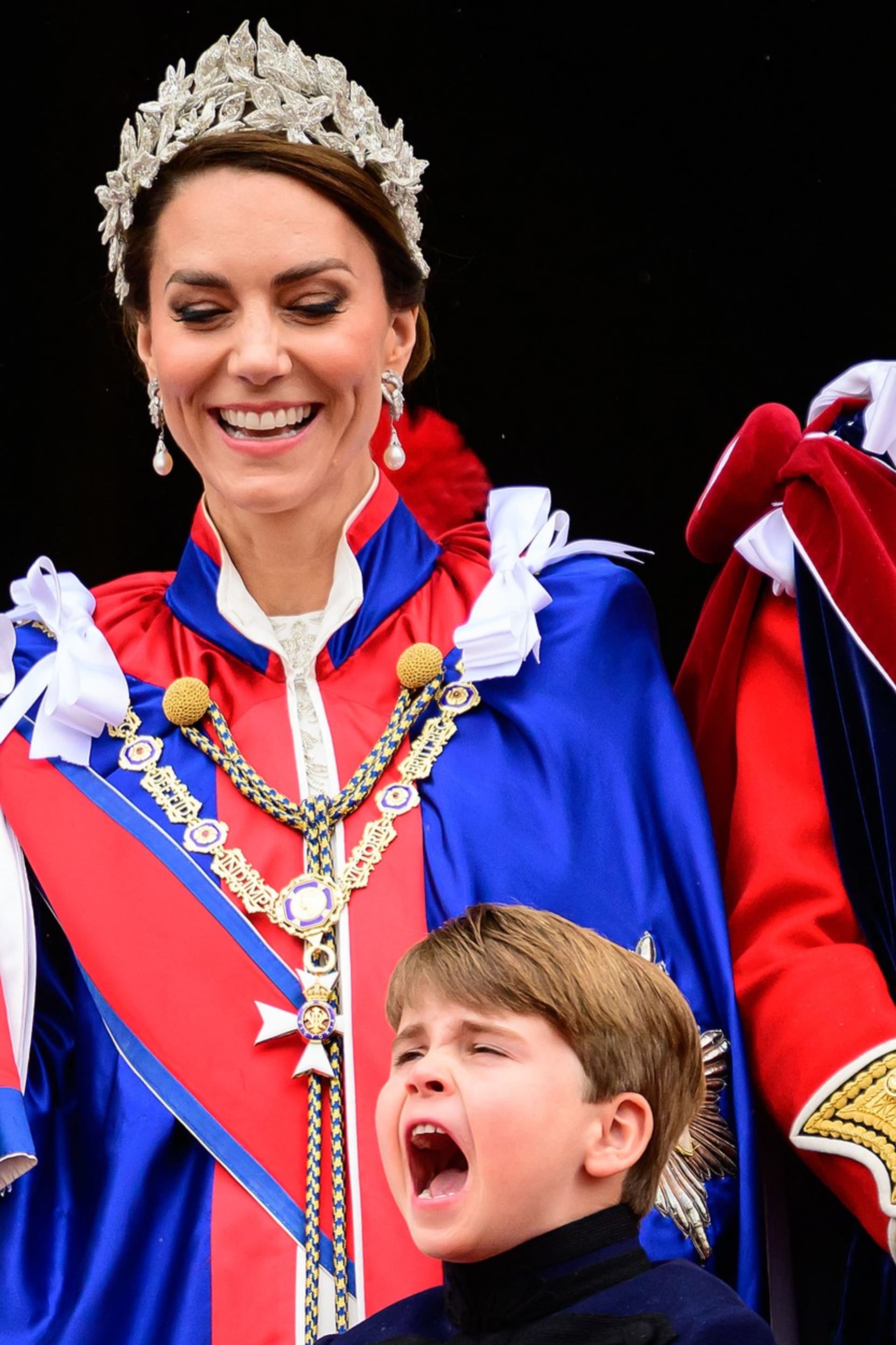 Princezna Catherine, maminka Louise, se jeho úšklebkům usmívala.