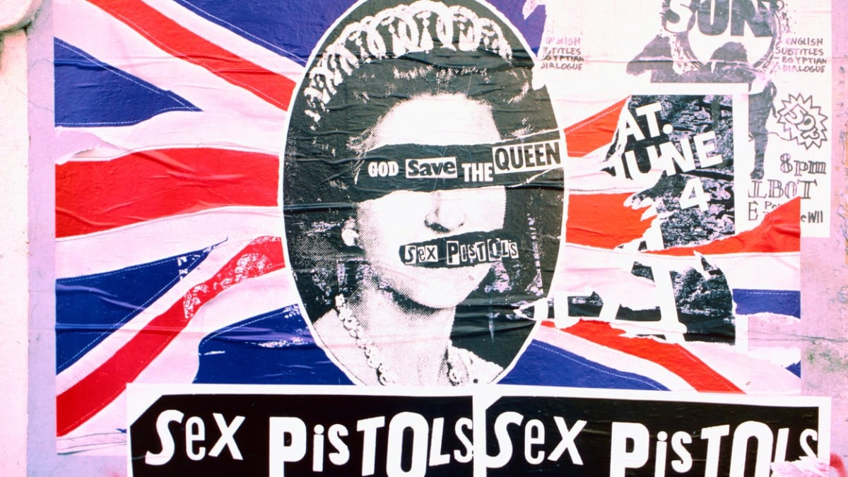 Sex Pistols a jejich singl God Save the Queen symbolizoval vzpouru podstatné části britské společnosti proti vývoje v zemi, vymezoval se i proti královně.