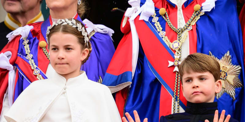 Vévodkyně Kate rovněž sklidila ovace jakožto matka, její tři děti předvedly během ceremoniálu prvotřídní výchovu i způsoby.