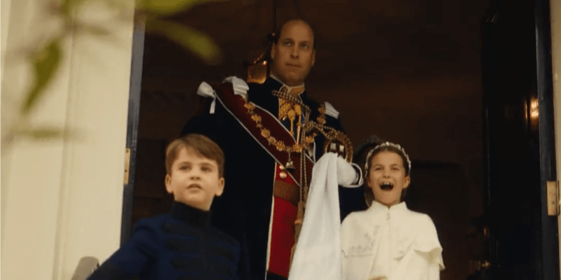 Princ William s manželkou Kate sdíleli video ze zákulisí korunovace.