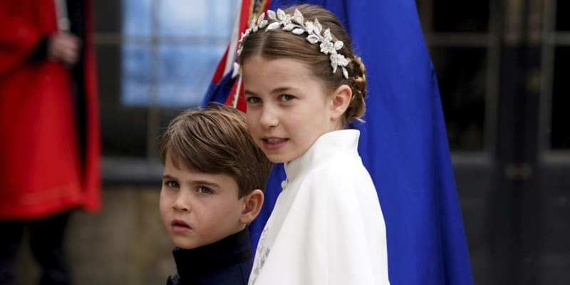 Princezna Charlotte držela malého Louise za ruku. 