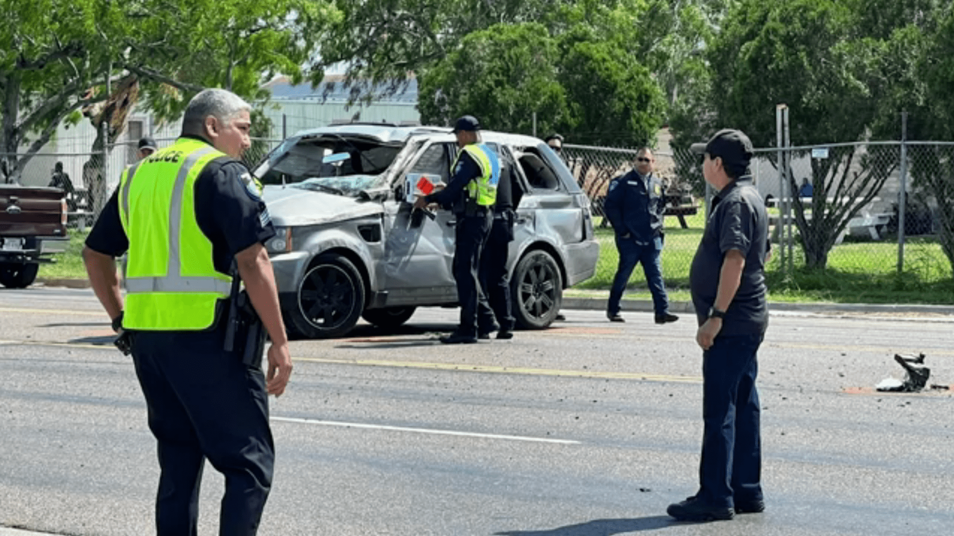 Auto najelo do lidí na autobusové zastávce v texaském Brownsville.