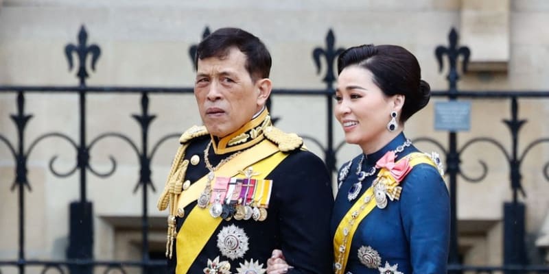 Thajský král s manželkou. 