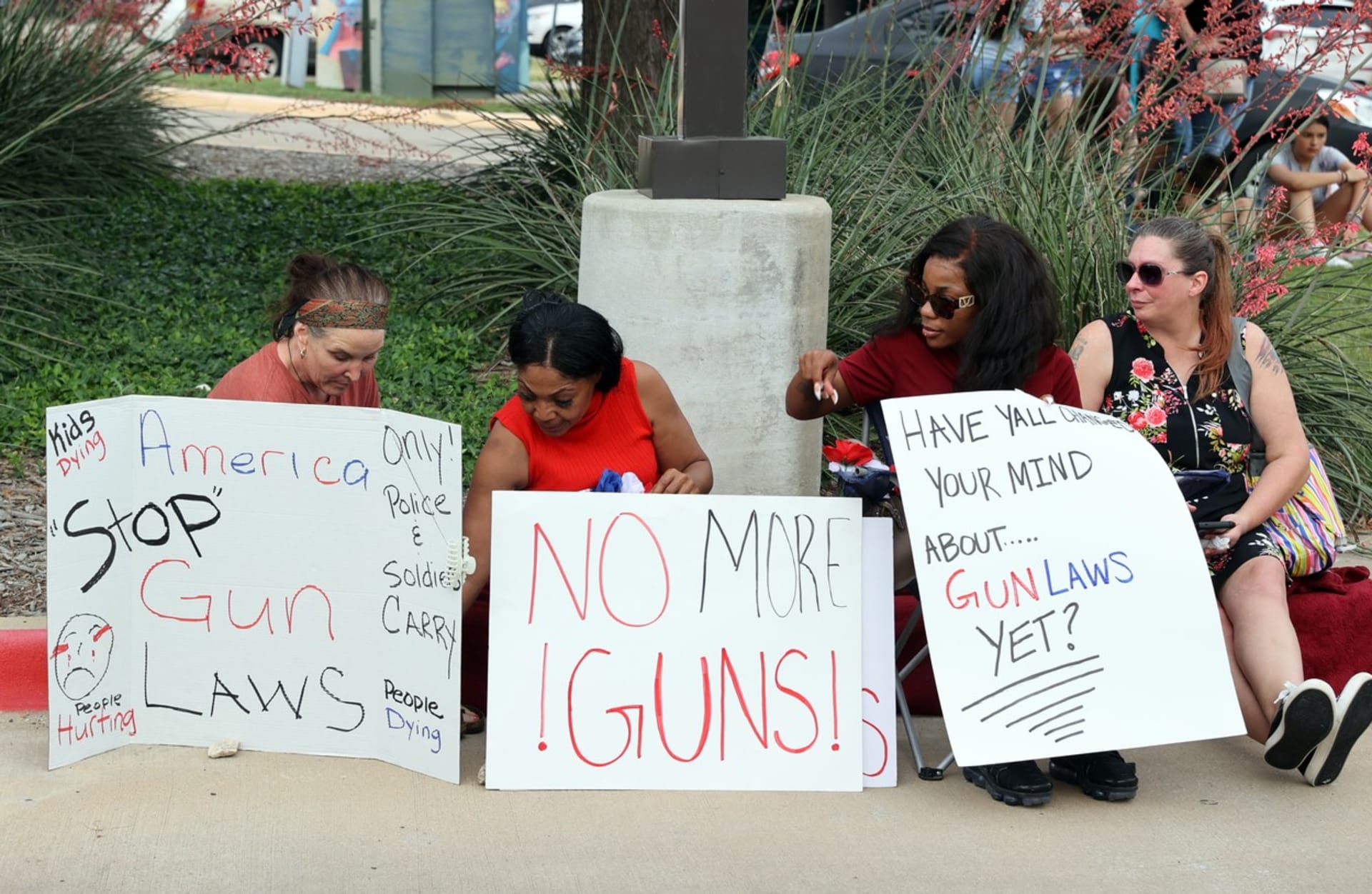 Lidé protestují po střelbě u Dallasu za zákaz zbraní