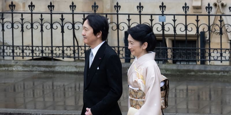 Japonský korunní princ Fumihito s korunní princeznou Kiko na korunovaci (6. 5. 2023)