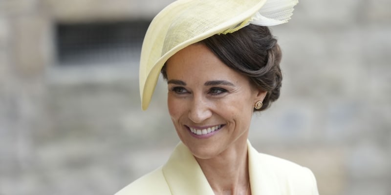 Britská média si během korunovace hojně všímala i Pippy Middletonové, sestry princezny z Walesu Catherine.