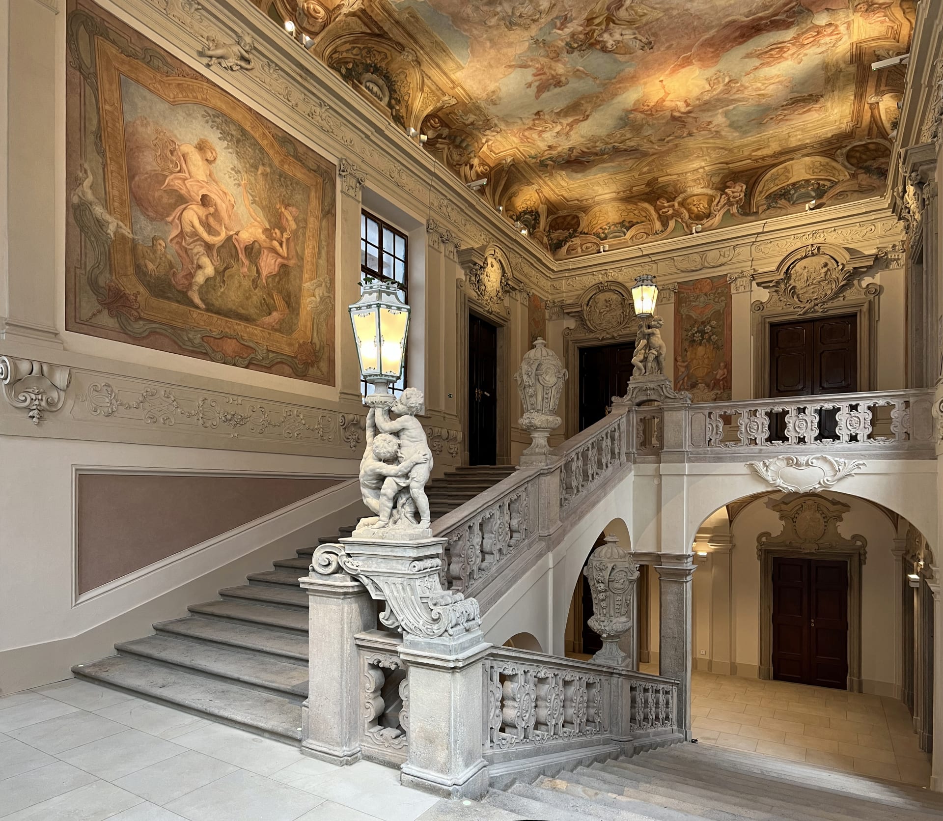 Clam-Gallasův palác byl vystavěn v první třetině 18. století dle mimořádného projektu dvorského architekta Johanna Bernharda Fischera z Erlachu.