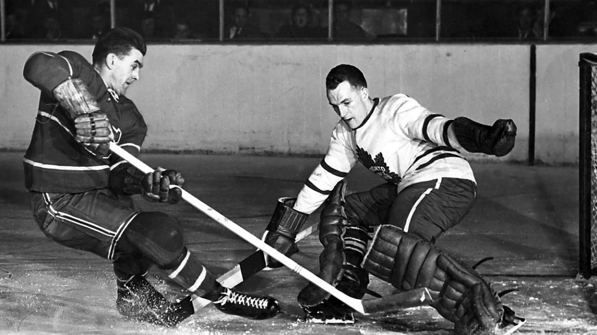 NHL v roce 1951 - Montreal útočí na torontskou branku.