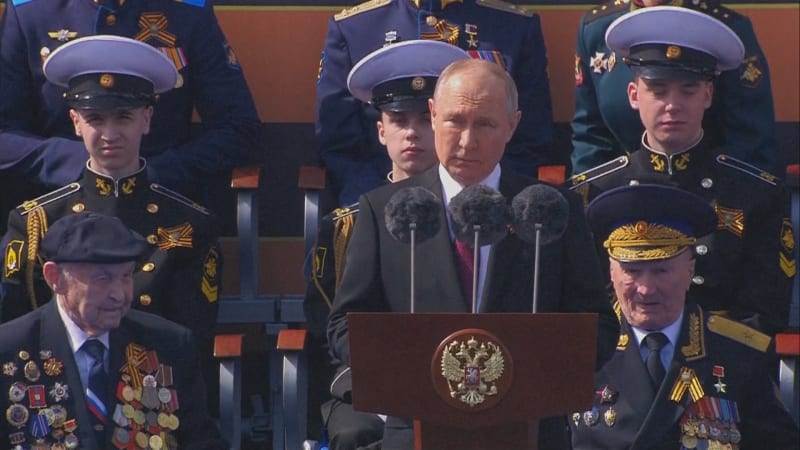 Putin na výročí vítězství nad nacismem vyzval k na vítězství na Ukrajině.