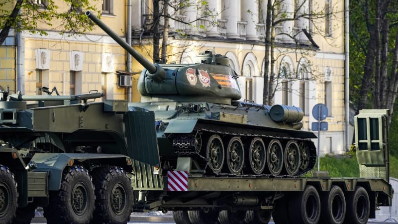 Putinova vojenská přehlídka zela prázdnotou. Ukázal starý tank a zrušil Nesmrtelný pluk
