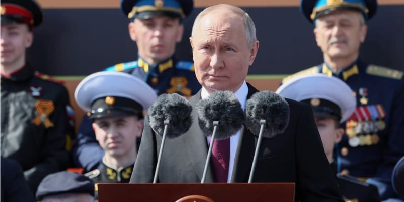 Vladimir Putin přednesl projev na tradiční vojenské přehlídce v Moskvě k výročí vítězství nad nacistickým Německem ve druhé světové válce.