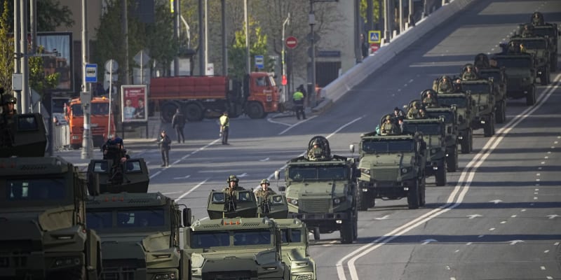 Pěchotní brněná vozidla v ulicích Morskvy