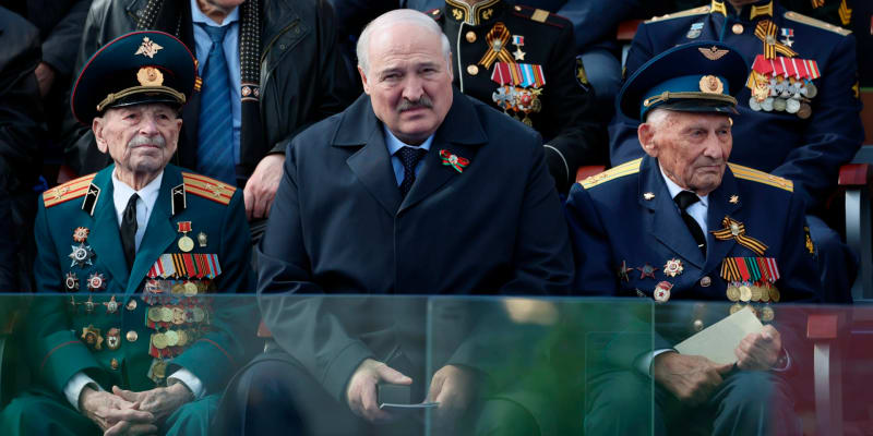 Alexandr Lukašenko zřejmě kvůli zdravotnímu stavu odletěl z Moskvy předčasně.