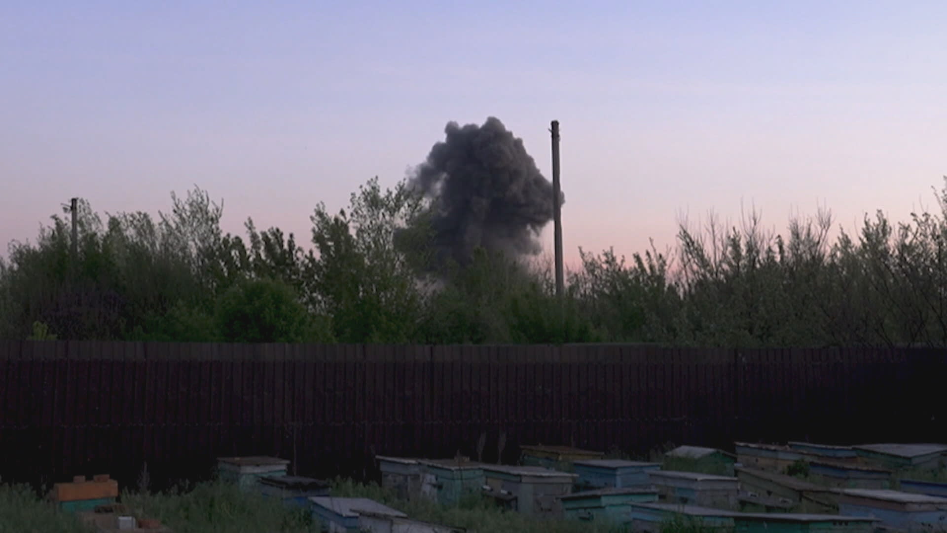 Štáb CNN zachytil dopad ruské rakety vzdálený jen pár set metrů.
