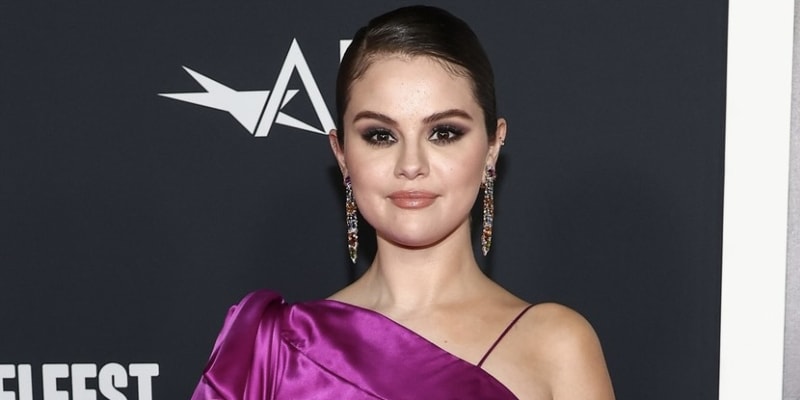 Selena Gomez terčem kritiky. Obvinění z pití alkoholu krátce po operaci potvrdila další osoba.