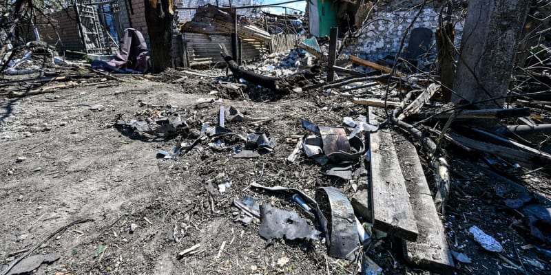 Spoušť, kterou na konci dubna způsobila Ruskem vypálená raketa Ch-55 v Záporoží na jihu Ukrajiny. 