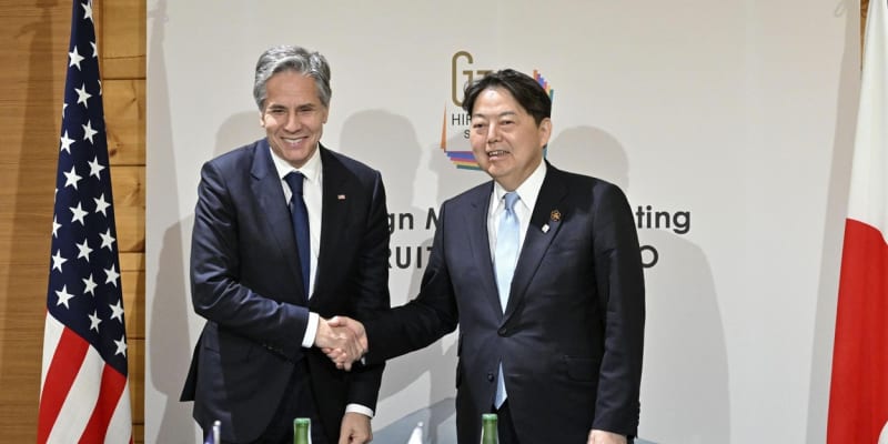 Americký ministr zahraničí Antony Blinken a japonský protějšek Jošimasa Hajaši na setkání G7 (17. 4. 2023)