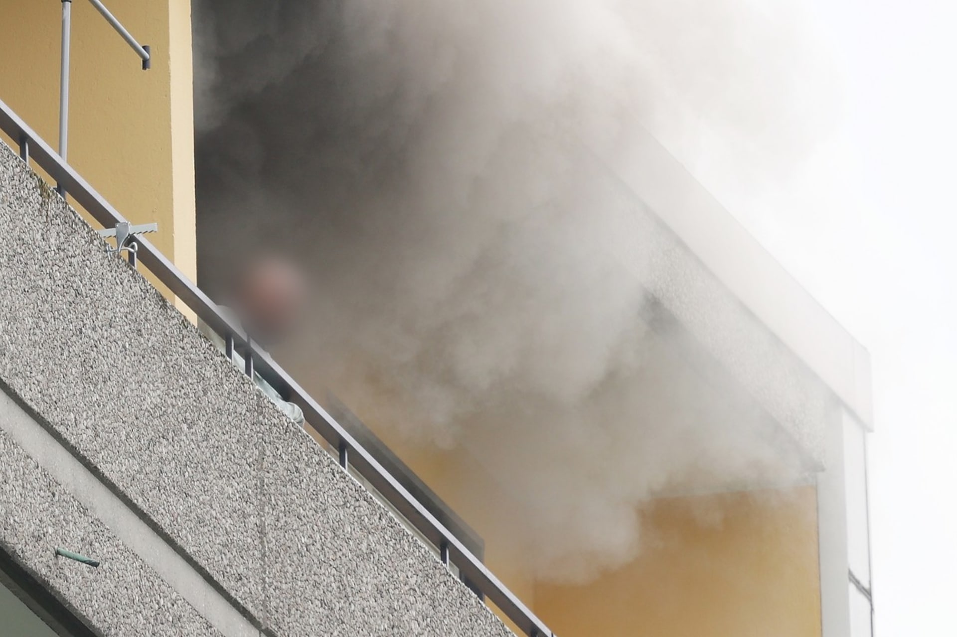 Požár a následná exploze ve věžáku v Ratingenu
