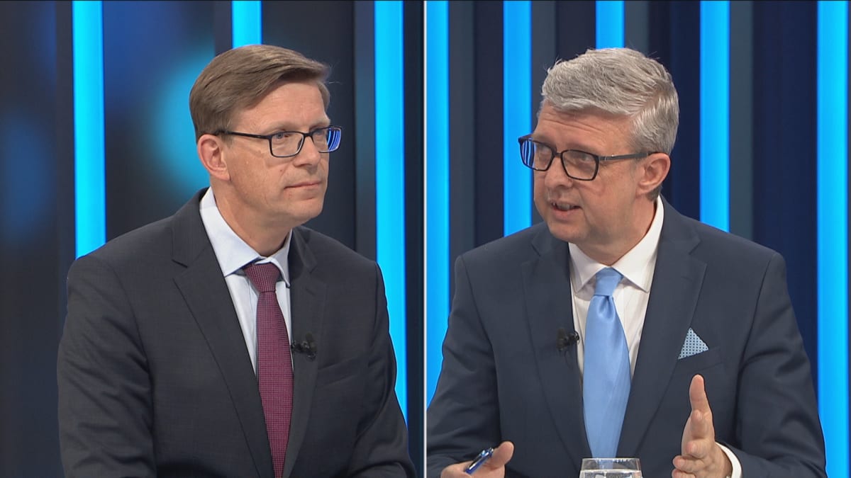 Zleva ministr dopravy Martin Kupka (ODS) a místopředseda Poslanecké sněmovny Karel Havlíček (ANO)
