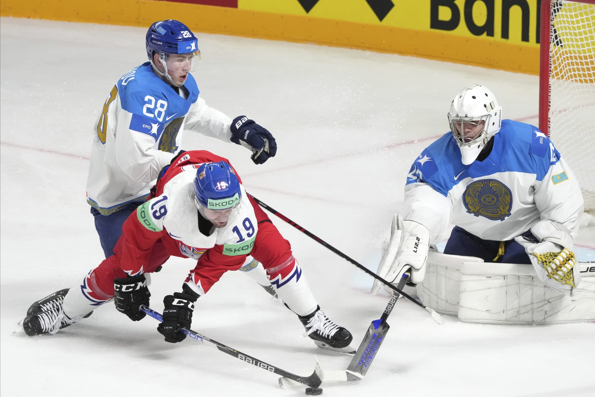 Čeští hokejisté za sebou mají vítězství nad Kazachstánem. To se však nerodilo lehce.