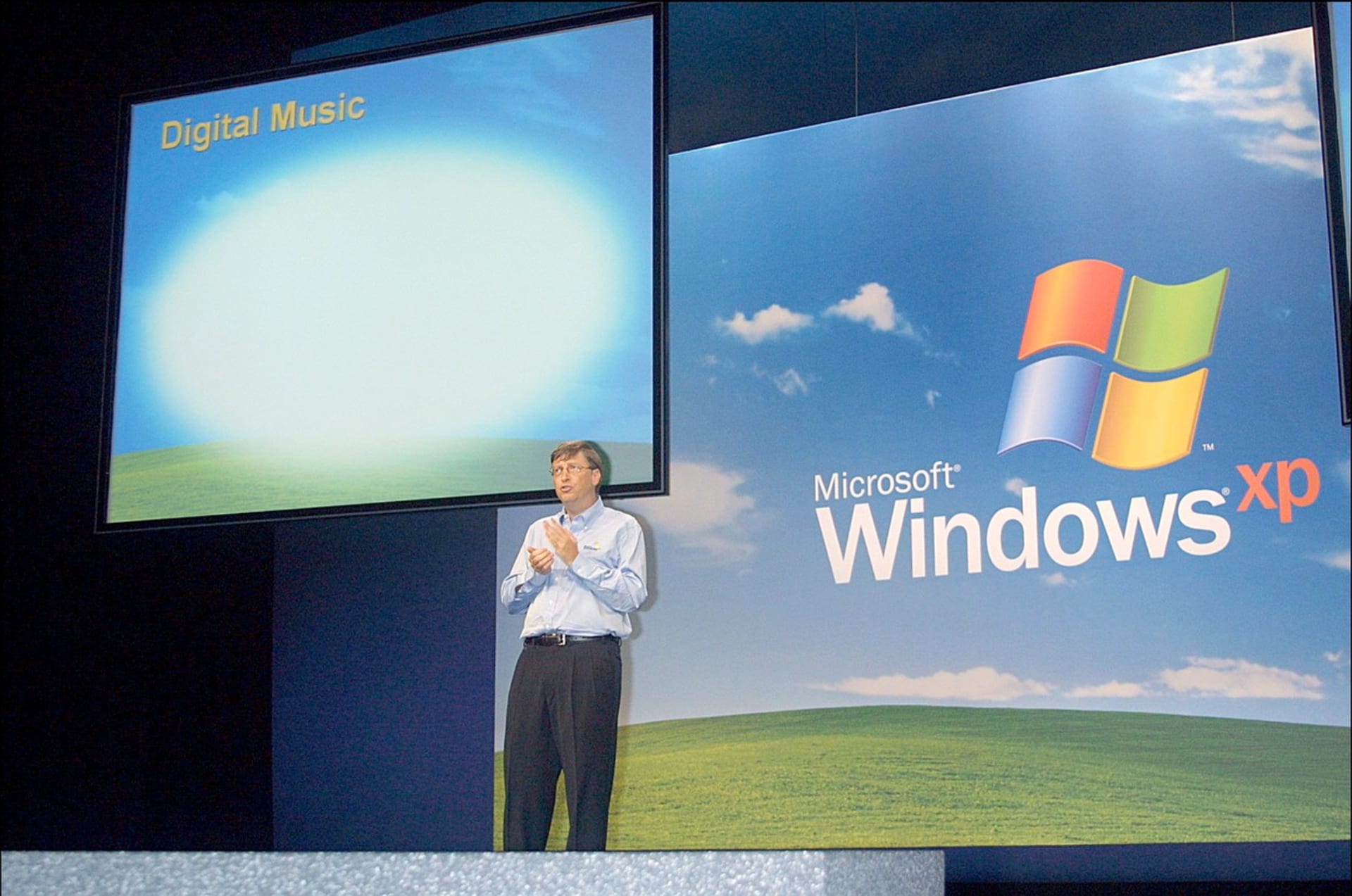 Bill Gates představuje Windows XP 2001