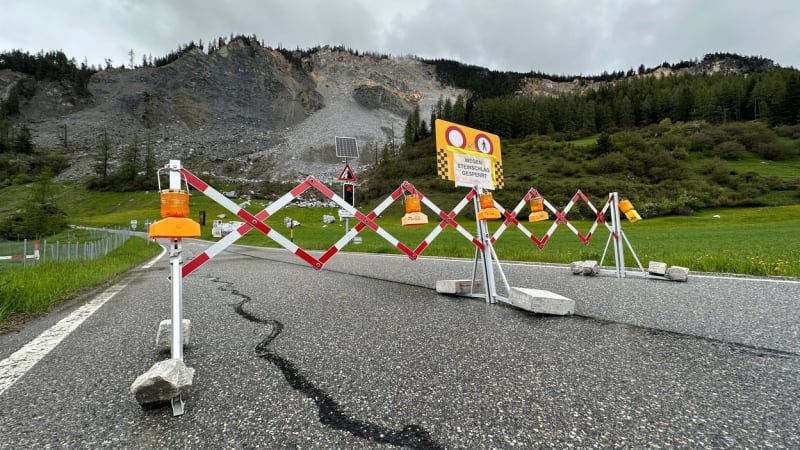Ve švýcarské vesnici Brienz hrozí masivní sesuv půdy.