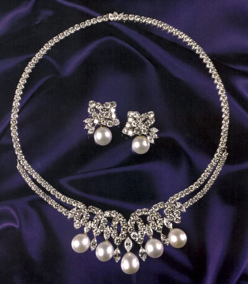Cena náhrdelníku se odhaduje na 11 milionů liber, tedy 300,3 milionu korun.