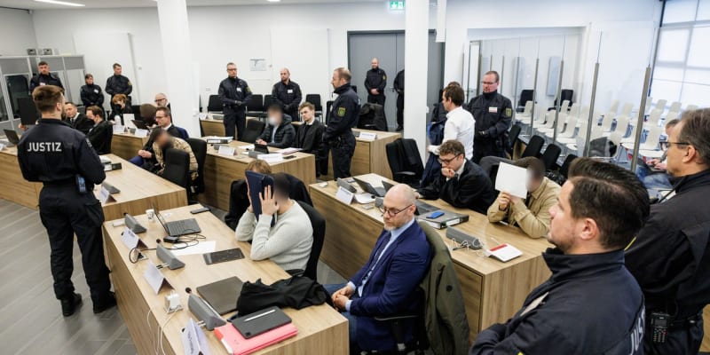 Soud poslal pětici obžalovaných za vyloupení drážďanské klenotnice na šest let do vězení.