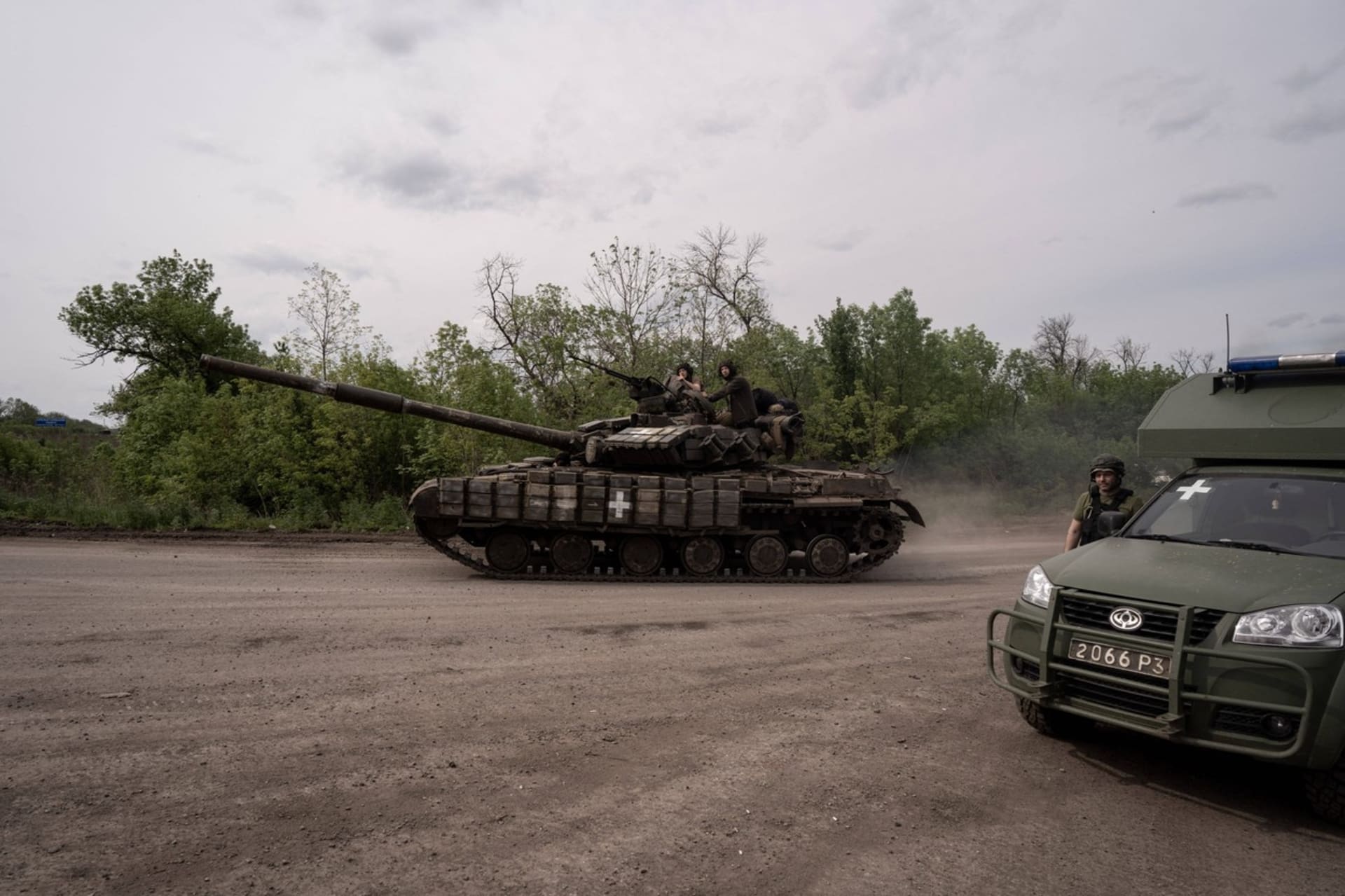 Ukrajinský tank u Bachmutu (16. 5.)