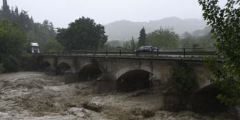 Mrtví, nezvěstní a tisíce evakuovaných. Povodně v Itálii předčily nejhorší očekávání