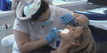 Města zoufale shánějí nové zubaře. Zatím nepomáhají ani statisícové dotace
